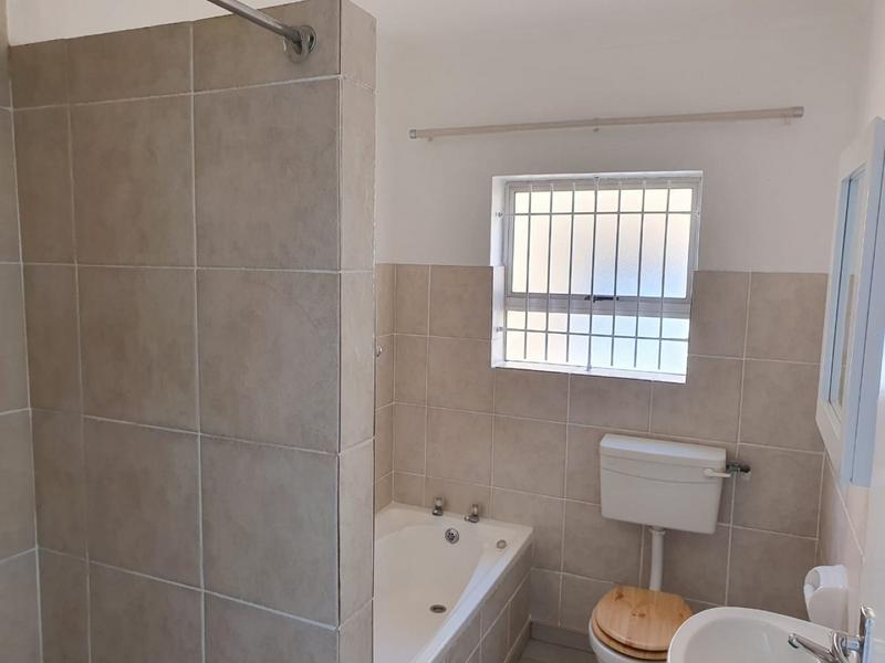 To Let 2 Bedroom Property for Rent in Oakglen Western Cape